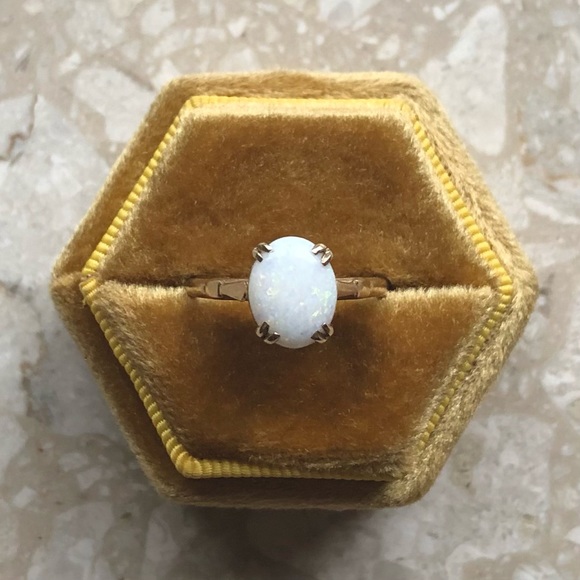 Vintage Opal Oval Yellow Gold Claw Ring - Picture 10 of 12